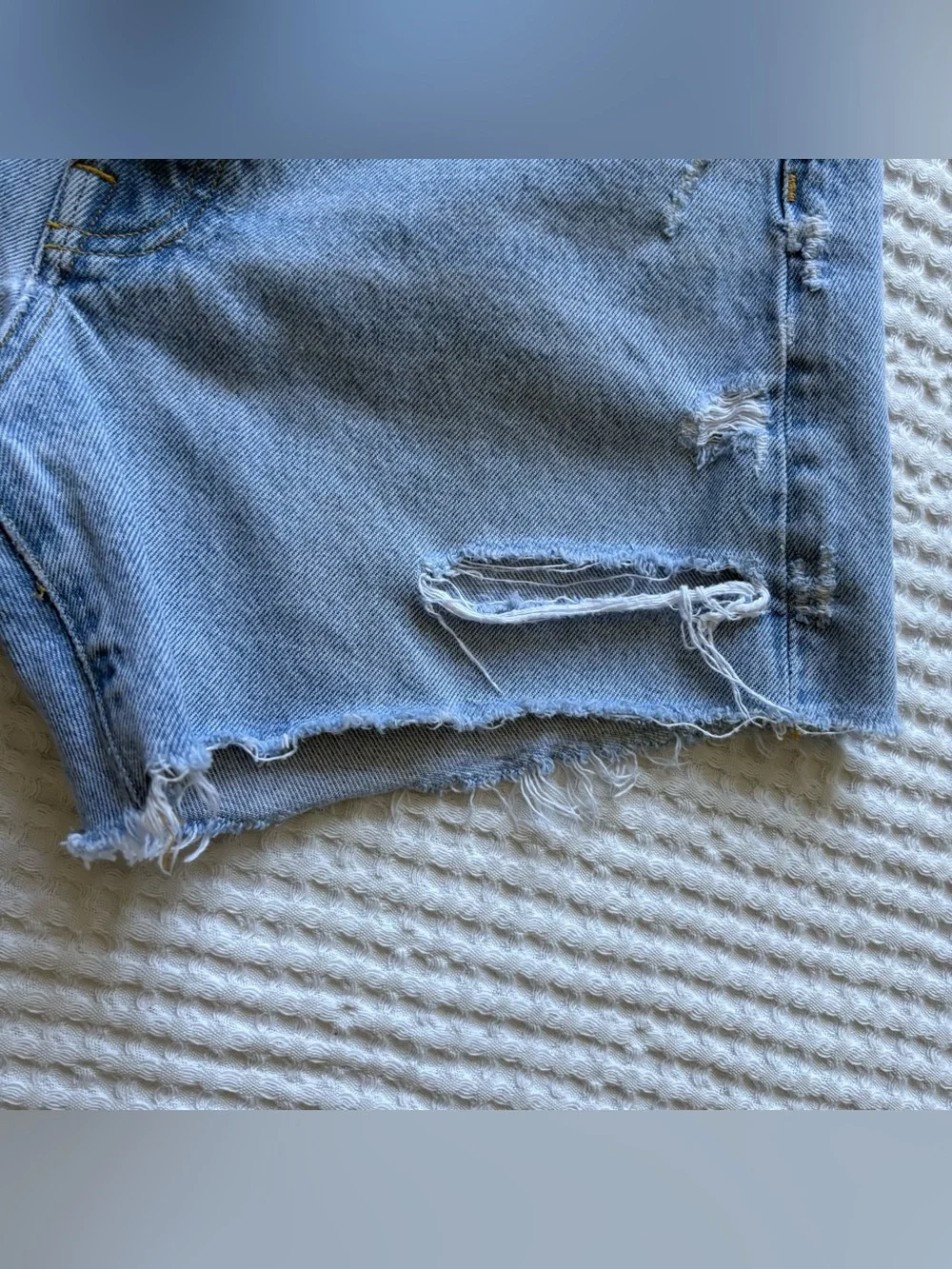 AGOLDE Parker Long Short Swapmeet Distressed Denim Shorts Lightwash Raw Hem - 25